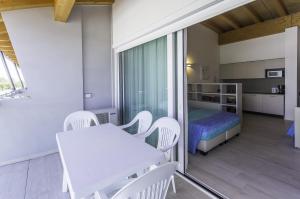 A bed or beds in a room at Residenza Turistica Alberghiera Blue Marine Még 37 kép