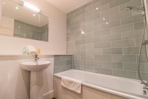 Fotografie z fotogalerie ubytování Lord Raglan House One Bedroom with Parking v destinaci Windsor