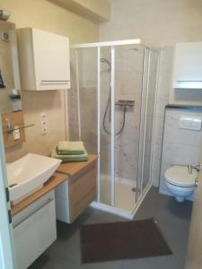 Bilik mandi di Apartment-Studio Kirisits +17 gambar