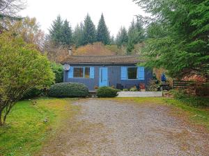 Gallery image of Loch Ness Highland Cottages with partial Loch View in Invermoriston