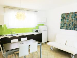 A kitchen or kitchenette at Residence Amarein