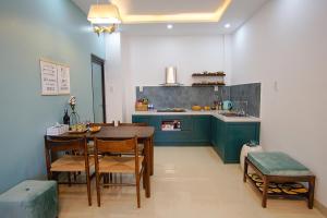 Kuchyň nebo kuchyňský kout v ubytování Phuong Tran Apartment and Hotel