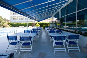 A restaurant or other place to eat at Regata Palace Hotel