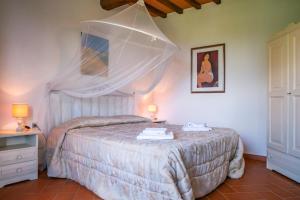 Tempat tidur dalam kamar di Borgo Di Collelungo
