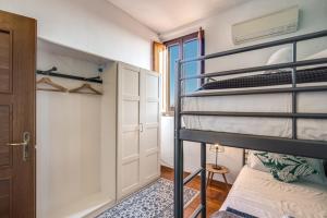 Posteľ alebo postele v izbe v ubytovaní AwesHomeItaly - Lungarno Bellavista Penthouse