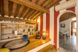 Kuchyňa alebo kuchynka v ubytovaní AwesHomeItaly - Lungarno Bellavista Penthouse