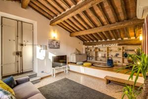 Kuchyňa alebo kuchynka v ubytovaní AwesHomeItaly - Lungarno Bellavista Penthouse