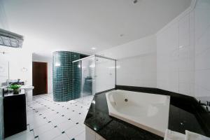 Et badeværelse på Grand Hotel Royal Sorocaba by Atlantica