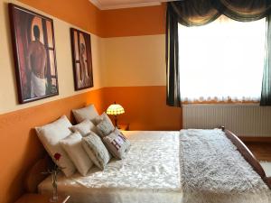 Ένα ή περισσότερα κρεβάτια σε δωμάτιο στο Villa Relax Vendégház