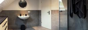 Koupelna v ubytování Ferienwohnung stadtnah im DG + 10 fotografií