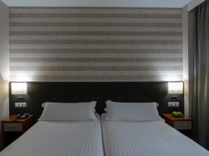 Postel nebo postele na pokoji v ubytování Hotel Plaza Las Matas