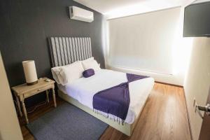 Llit o llits en una habitació de Redwood Villas Zona Industrial San Luis Potosi