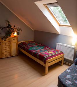 a small bedroom with a bed and a window at Agroturystyka Lolkowo in Srokowo