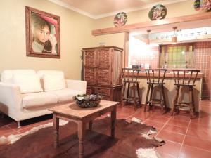 a living room with a couch and a table at Casa del Temezcuitate in Guanajuato