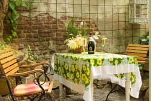 a table with a vase of flowers on it at Auszeit Flair der Provence in Hausen