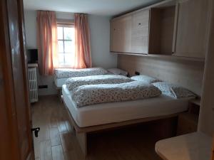 Postel nebo postele na pokoji v ubytování Chalet Del Sole per gruppi + 37 fotografií