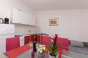 Kuchyň nebo kuchyňský kout v ubytování Apartment Nediljka