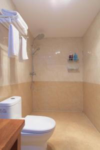 a bathroom with a toilet and a shower at 372 Jingjing Home in Yongshun