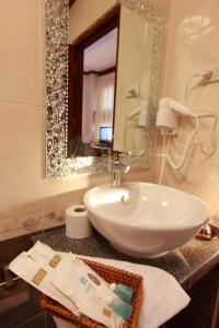 Koupelna v ubytování Manorom Boutique Hotel