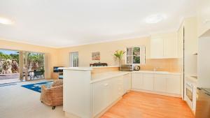 A kitchen or kitchenette at Shelly Beach House 1