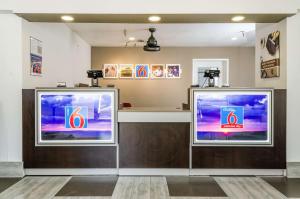Kuchyň nebo kuchyňský kout v ubytování Studio 6-Fresno, CA - Extended Stay