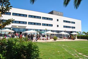 a group of people standing outside of a building at Brea's Hotel in Reus