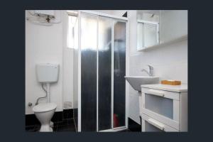 A bathroom at Affordable Apartment close to city and Beaches