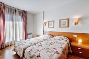 Un pat sau paturi într-o cameră la Apartament les Terrasses