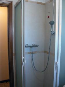 A bathroom at Hotel Calabresi