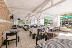 Restoran atau tempat lain untuk makan di Eco Hotel Zdravetz