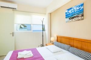 Postel nebo postele na pokoji v ubytování Radamanthy's Hotel Apartments