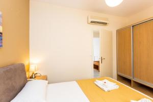 Postel nebo postele na pokoji v ubytování Radamanthy's Hotel Apartments