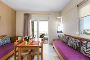 Posezení v ubytování Radamanthy's Hotel Apartments