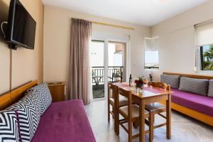 Posezení v ubytování Radamanthy's Hotel Apartments