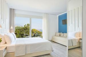 Postel nebo postele na pokoji v ubytování Hotel Alkyonis