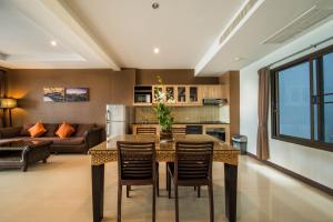 Nhà bếp/bếp nhỏ tại Kamala Beachfront Apartment