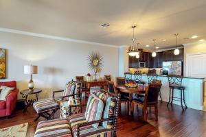 Η κουζίνα ή μικρή κουζίνα στο The Waters Condo Building 5 Patriot's Retreat