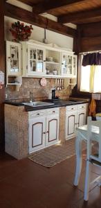 Kuchyňa alebo kuchynka v ubytovaní Country Villa