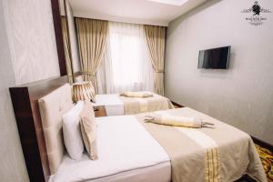 Postel nebo postele na pokoji v ubytování Atlas Hotel Baku