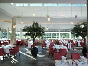Restavracija oz. druge možnosti za prehrano v nastanitvi Carden Park Hotel, Golf Resort and Spa