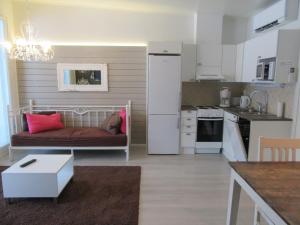 a living room with a couch and a kitchen at Rantahiekka B3 in Kalajoki