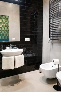 A bathroom at Palazzo Toledano