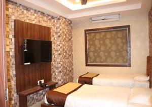 TV a/nebo společenská místnost v ubytování Hotel Angina + 33 fotografií