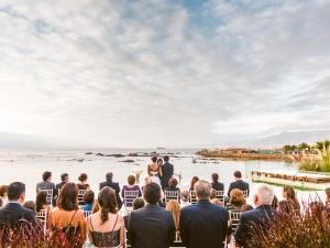 una ceremonia de boda en la playa en Terrado Suites Antofagasta, en Antofagasta