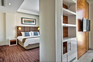 Uma cama ou camas num quarto em The George, Urban Boutique Hotel