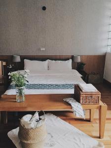 a bedroom with a large bed and a table at Lin's Inn in Ruisui +31 photos