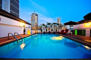 Bazén v ubytování Admiral Suites Bangkok nebo v jeho okolí