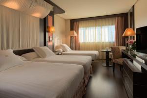 Postel nebo postele na pokoji v ubytování Hotel Cordoba Center