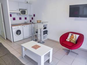 Η κουζίνα ή μικρή κουζίνα στο Apartment l'Allée des Dunes-9 by Interhome