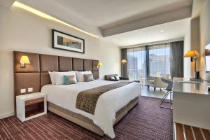 Uma cama ou camas num quarto em The George, Urban Boutique Hotel